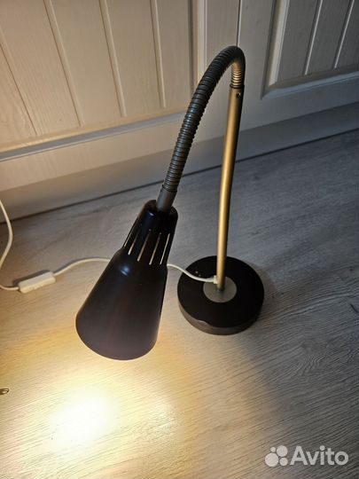 Настольная лампа