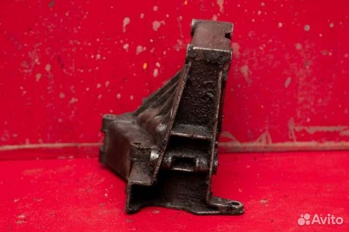 Кронштейн гидроусилителя руля Mercedes E200 W124