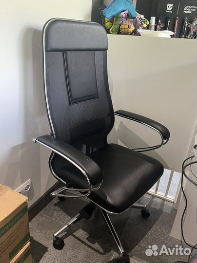 Офисное кресло