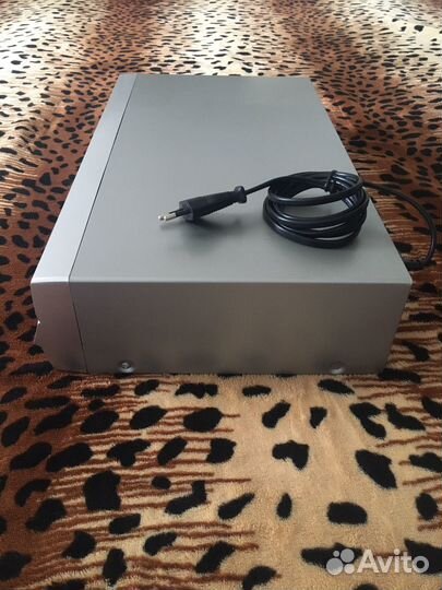 Видеомагнитофон / DVD и VHS плеер Toshiba SD-36VSR