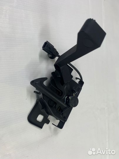 Замок капота оригинал X-RAY оригинал 656010181R