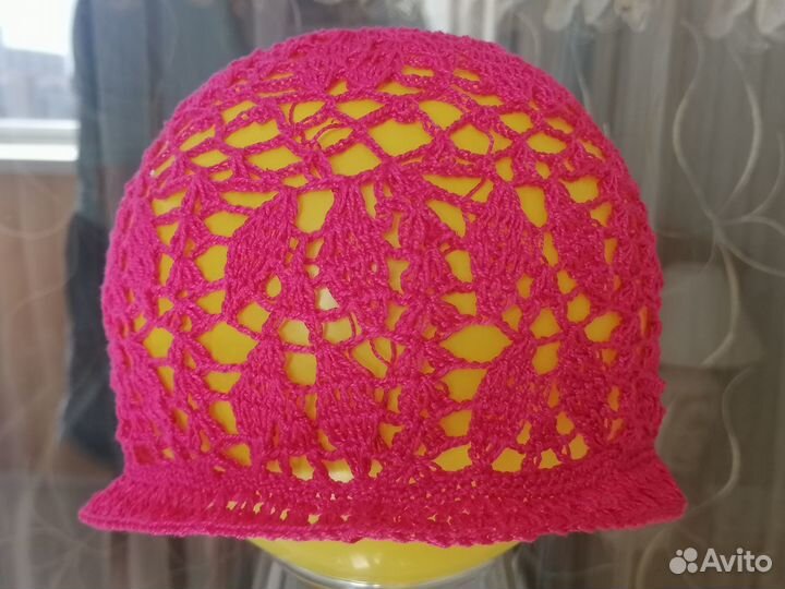 Вязаная розовая шапочка ручной работы