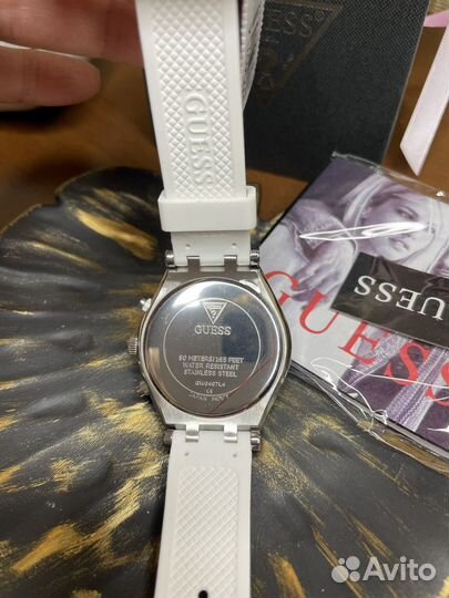 Часы Guess женские новые