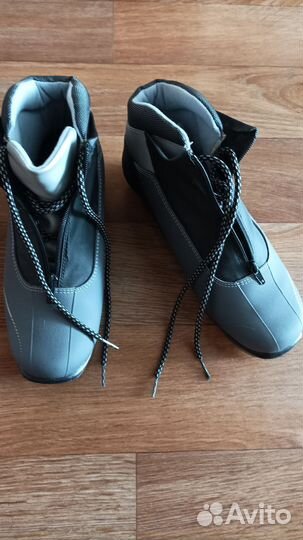 Лыжные ботинки