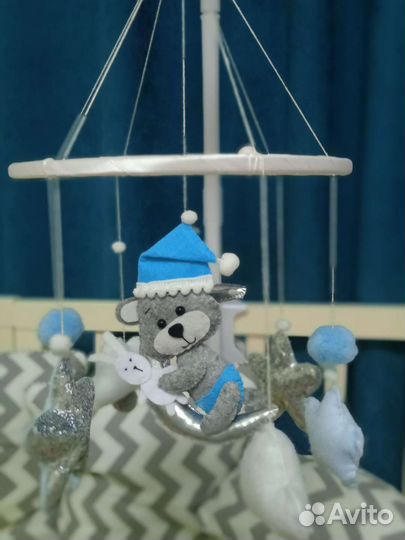 Мобиль в кроватку из фетра