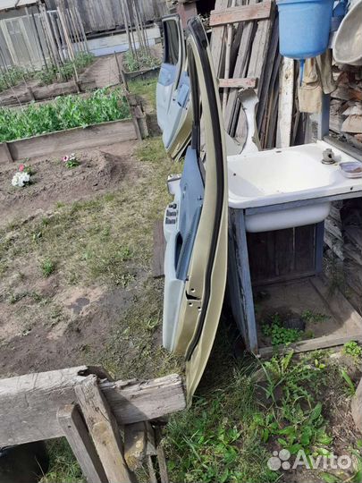 Дверь Toyota funcargo передняя правая