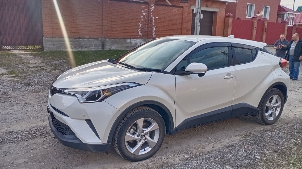 Toyota C-HR: фото владельца