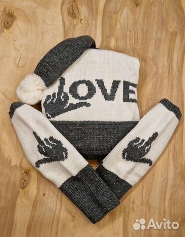 Шапка-шарф + митенки с провокационным рисунком