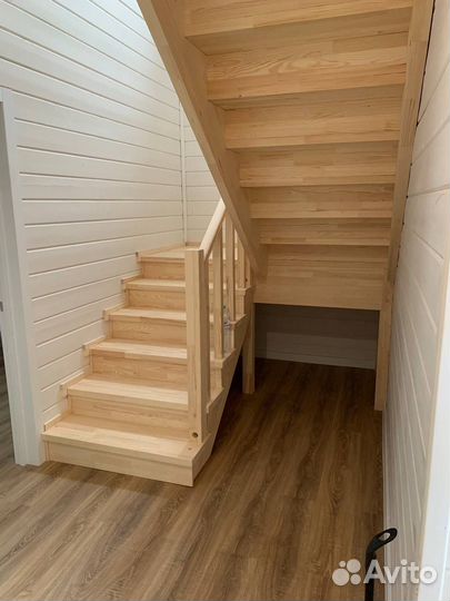 Деревянная лестница без покраски
