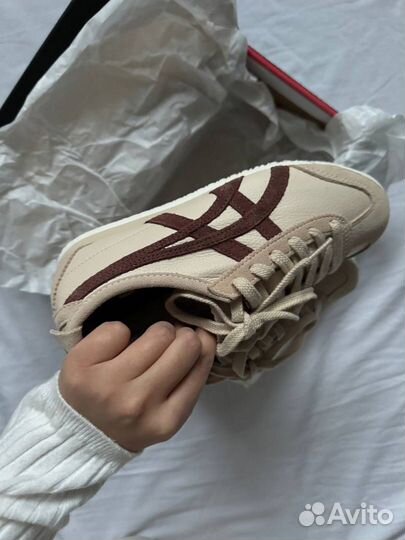 Кроссовки женские