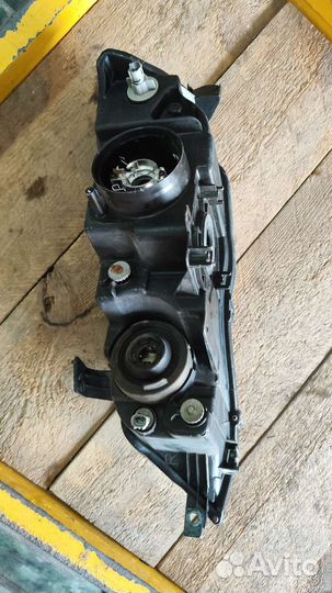 Фара передняя правая Honda Odyssey RB1