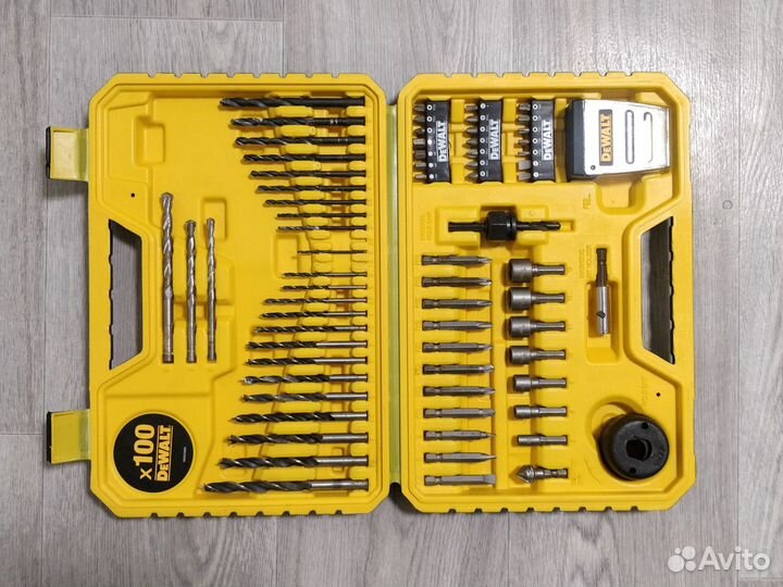 Шуруповерт DeWalt DCD778D2T, набор сверл и насадок