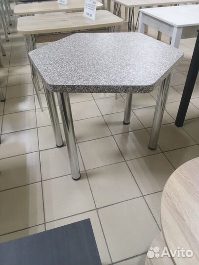 Стол обеденный