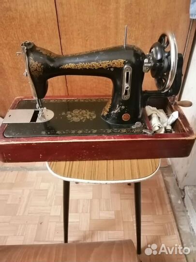 Швейная машина Подольск 2м ручная СССР