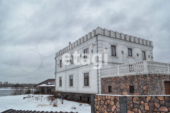 Дом 466,9 м² на участке 12 сот.