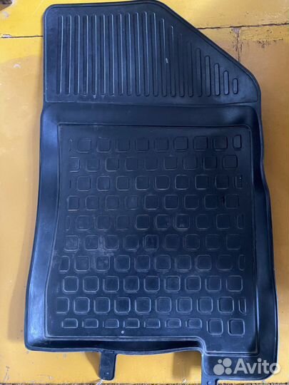 Автомобильные коврики резиновые
