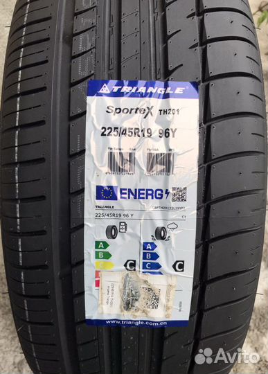 Triangle TH201 225/45 R19 96Y