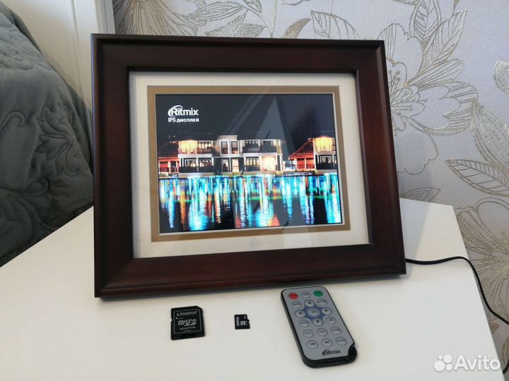 Цифровая фоторамка новая. Цвет тёмное дерево