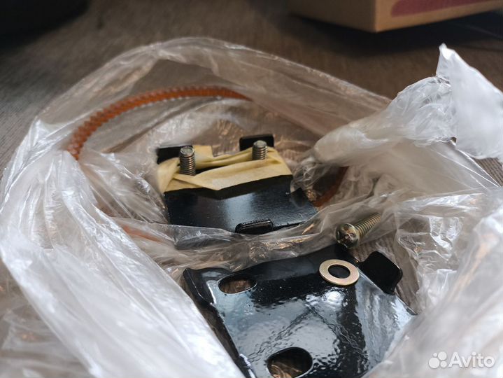 Оверлок б/у в хорошем состоянии GN1-2 с запасными