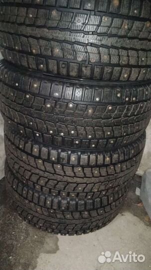 Dunlop SP Winter Ice 01 215/50 R17