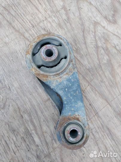 Кронштейн двигателя передний левый Toyota Prius 2