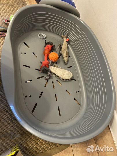 Пластиковая лежанка для собак Ferplast