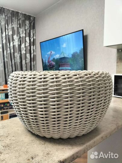 Кашпо из искусственного ротанга