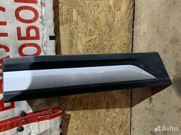 Накладка задней правой двери Mitsubishi Outlander3