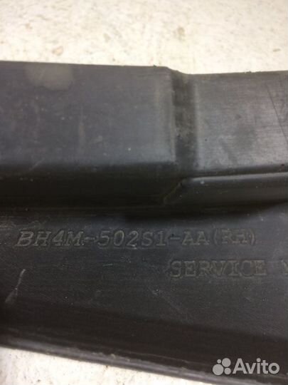 Брызговик передний правый Land Rover Range Rover