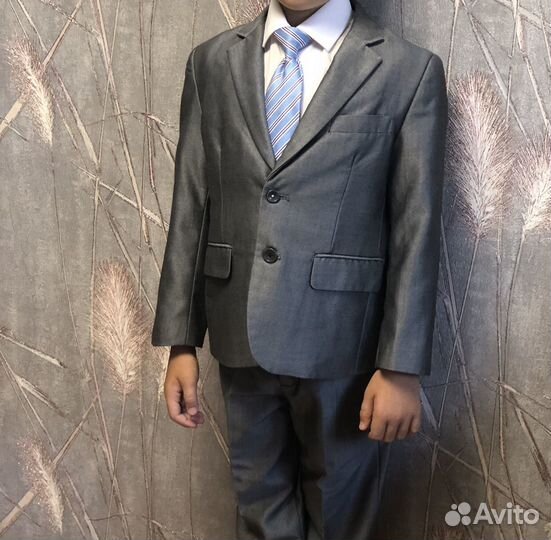 Школьный костюм серый цвет 122 р