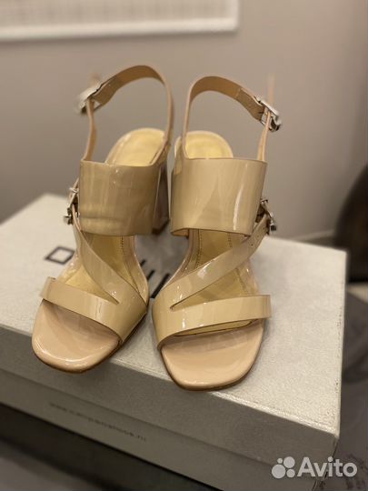 Босоножки женские 36 размер лакированная кожа