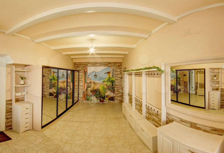 Дом 600 м² на участке 20 сот.