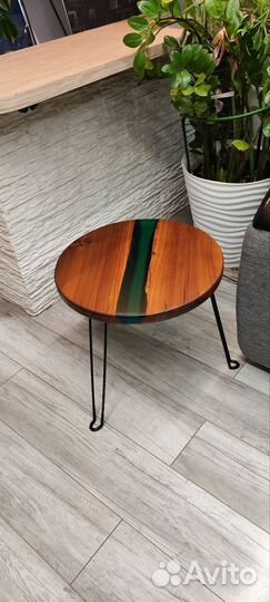 Журнальный столик из массива