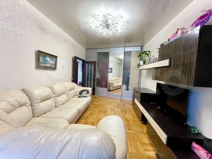 2-к. квартира, 50 м², 1/9 эт.