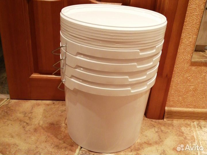 Ведро пластиковое с крышкой 20 литров