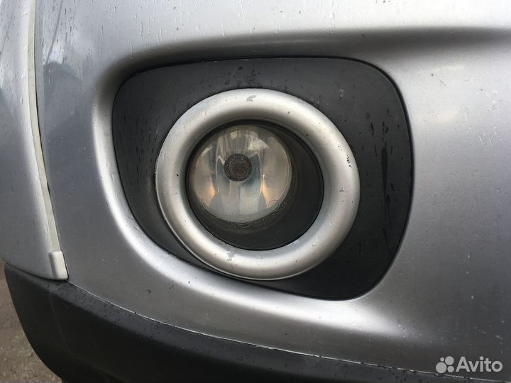 Противотуманная фара Mitsubishi Pajero Sport 2