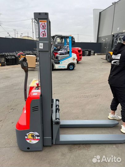 Штабелер самоходный электрический