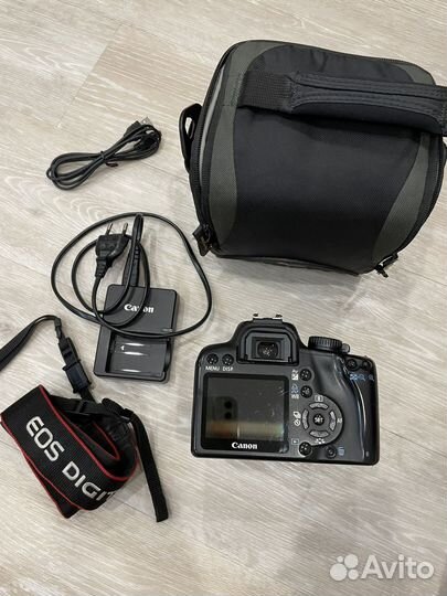 Зеркальный фотоаппарат Canon 1000d