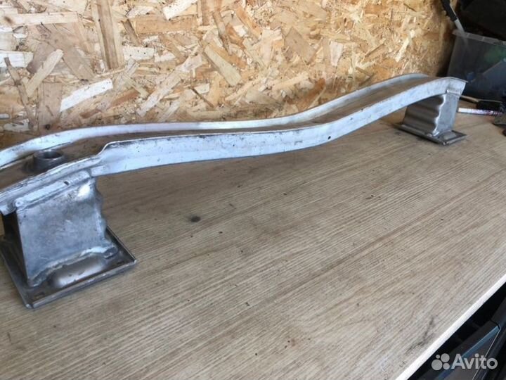 Усилитель бампера Audi A8