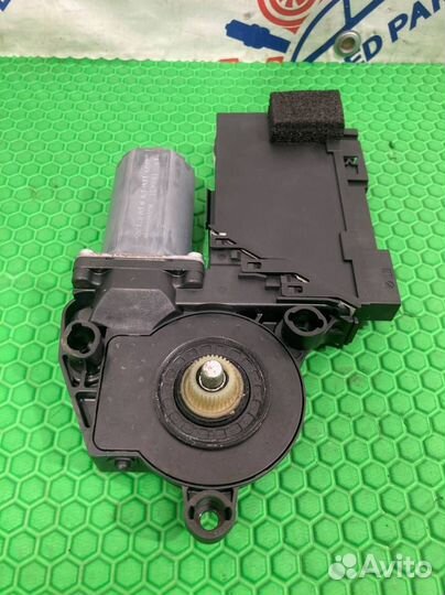 Мотор стеклоподъемника передний правый Volkswagen