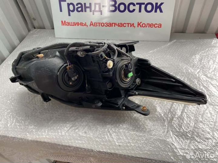 Фара левая Toyota Prius ZVW30 2010