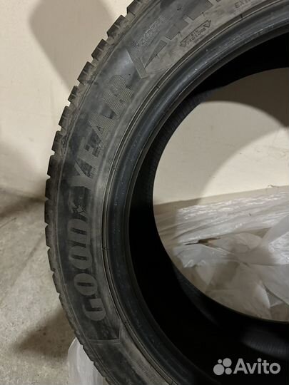 Goodyear UltraGrip 8 285/45 R20