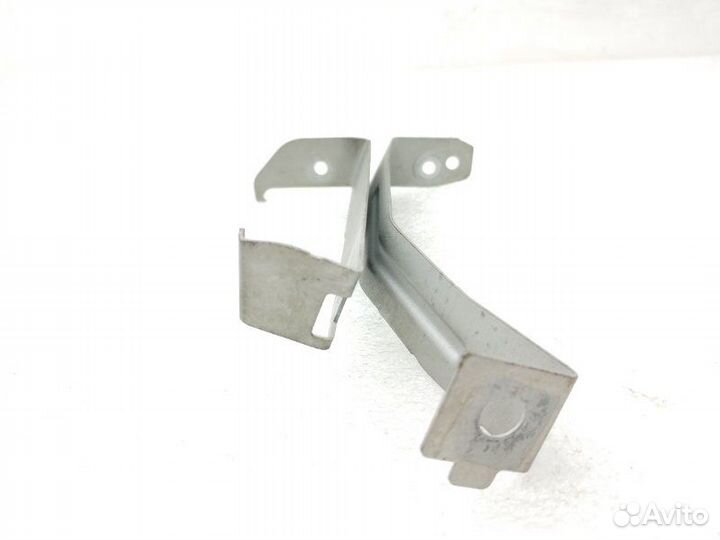 Кронштейн бампера передний правый Mercedes-Benz