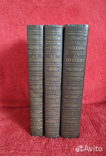 Книги (Гоголь, Гончаров,Пушкин, Есенин, Крылов - с