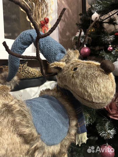 Новогодний олень под елку
