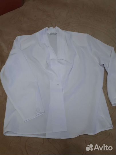 Белая блузка