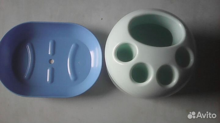 Мыльница,подставка под зубные щётки и пасту новые