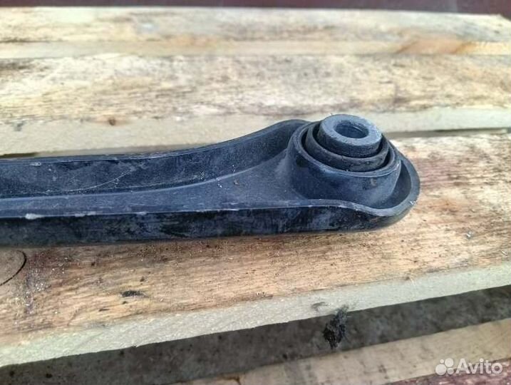 Рычаг задний правый Volkswagen Passat B7 1.4 caxa