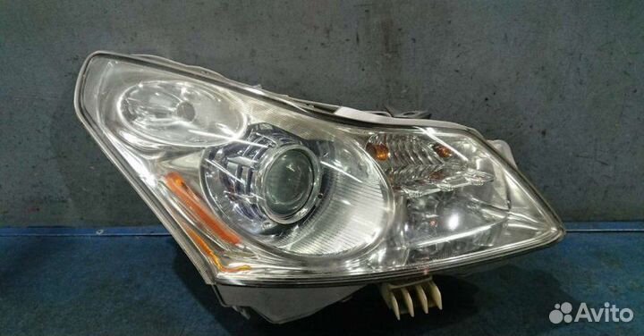 Фара ксенон правая Infiniti G V36