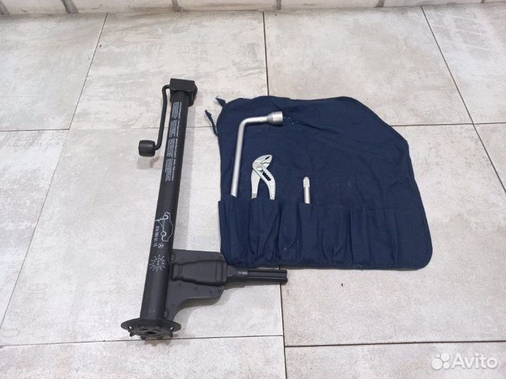 Бортовой инструмент + домкрат Mercedes C200 W202